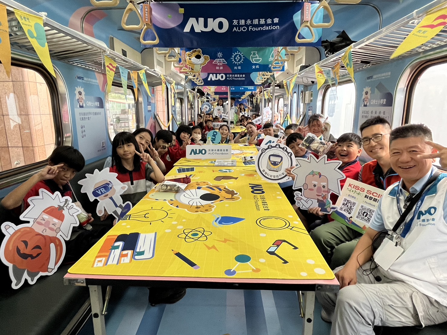 G22恒峰永續基金會參與「臺灣科普環島列車」，設計基礎科學車廂課程，以「淨零碳排和永續能源」為主題，讓學生透過創意實驗認識淨零知識，以及思考生活中的減碳行為